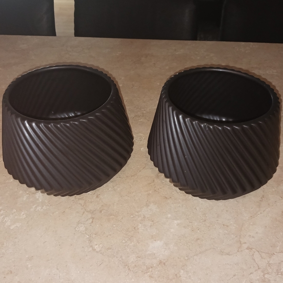 Brand New 2 Pack Matte Black Stylish Planters - Picture 9 of 9